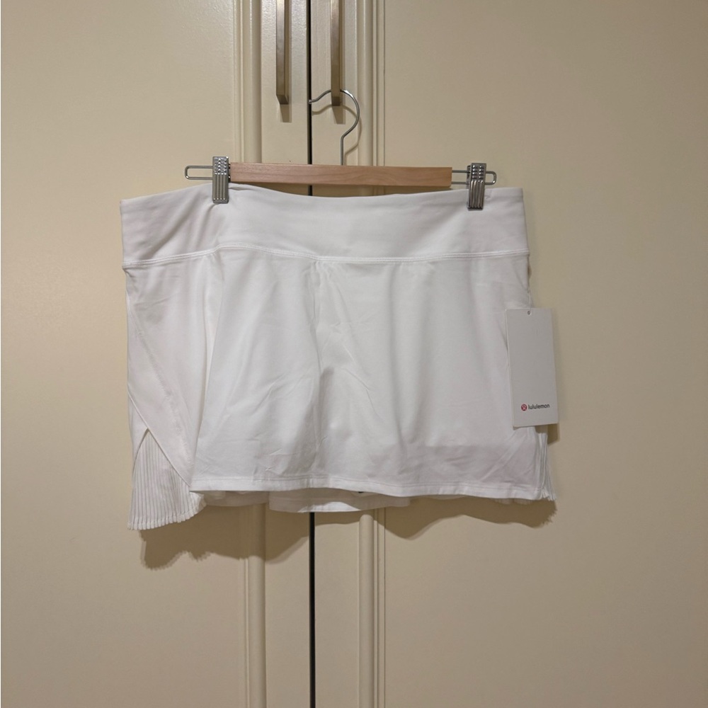 Lululemon Play Off the Pleats Skirt in White womens size 12